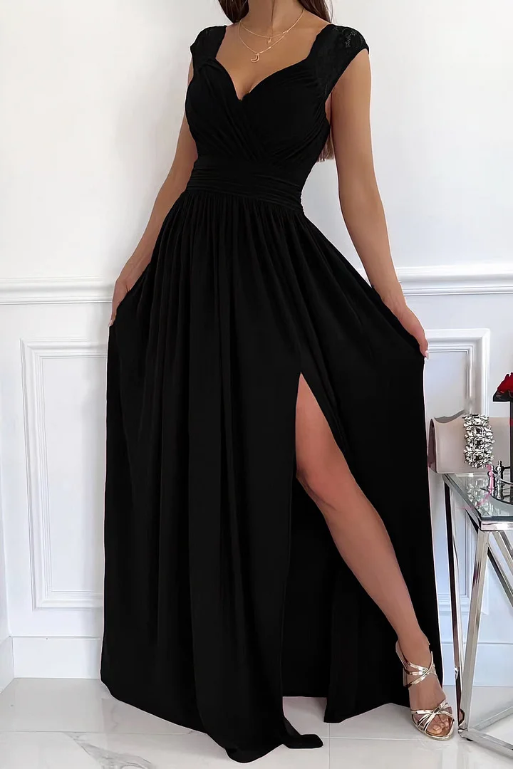 Malena - Sleeveless lace dress with slit at the hem and back