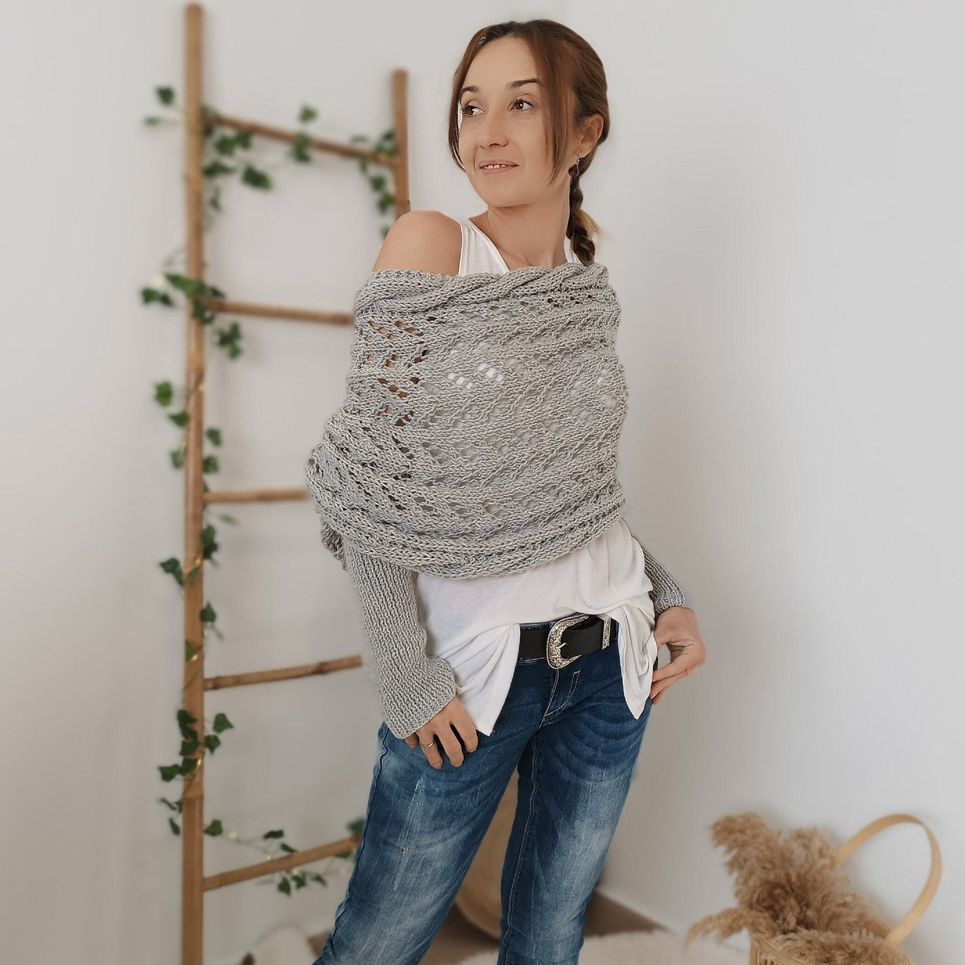 Fia - Warm scarf with ponytail sleeves