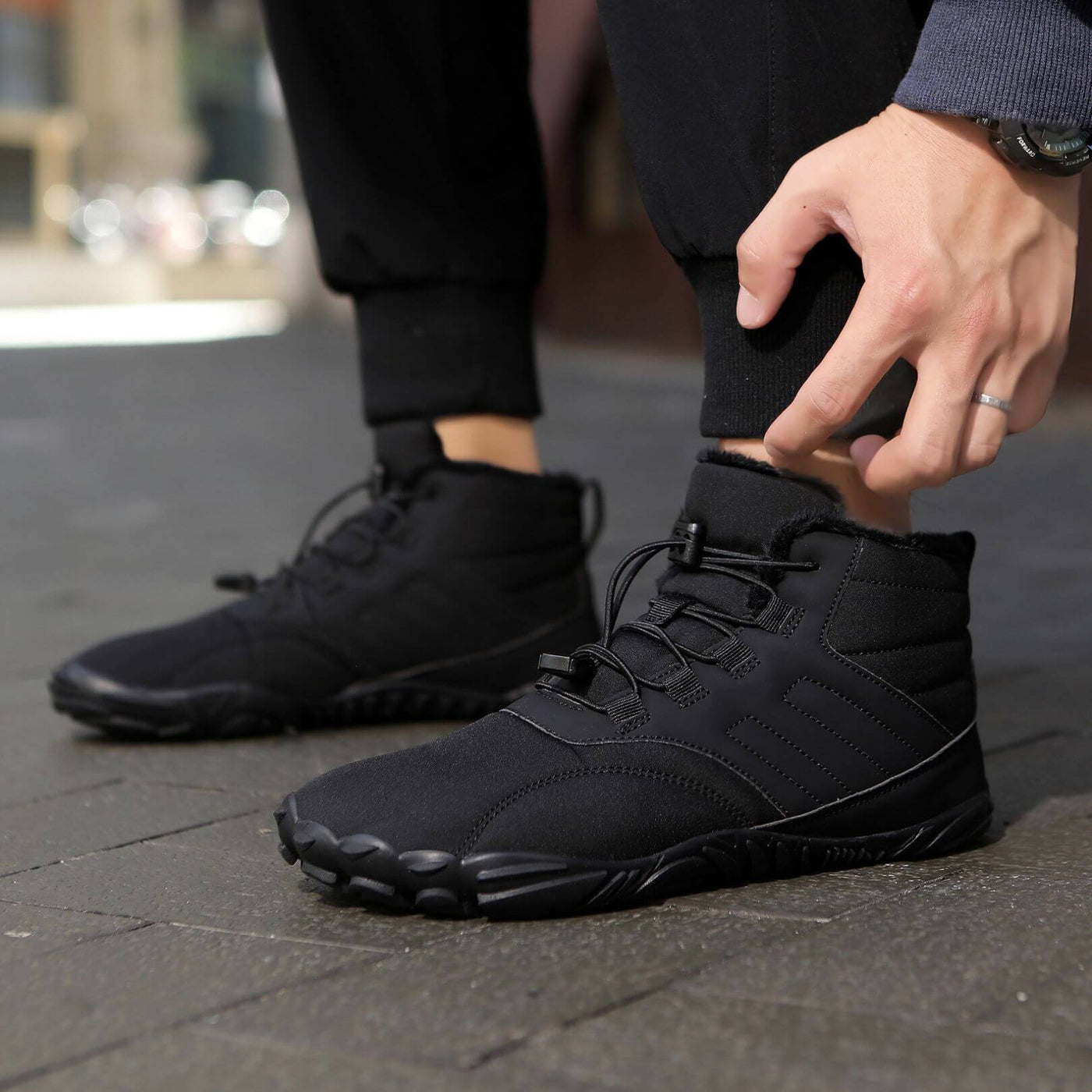 Men's high-top sneakers with a warm and modern design