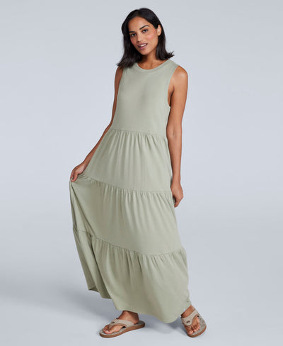 Long sleeveless dress ideal for everyday wear