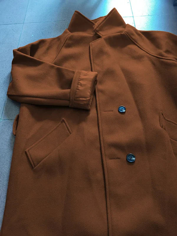 Elegant loose coat with minimalist design