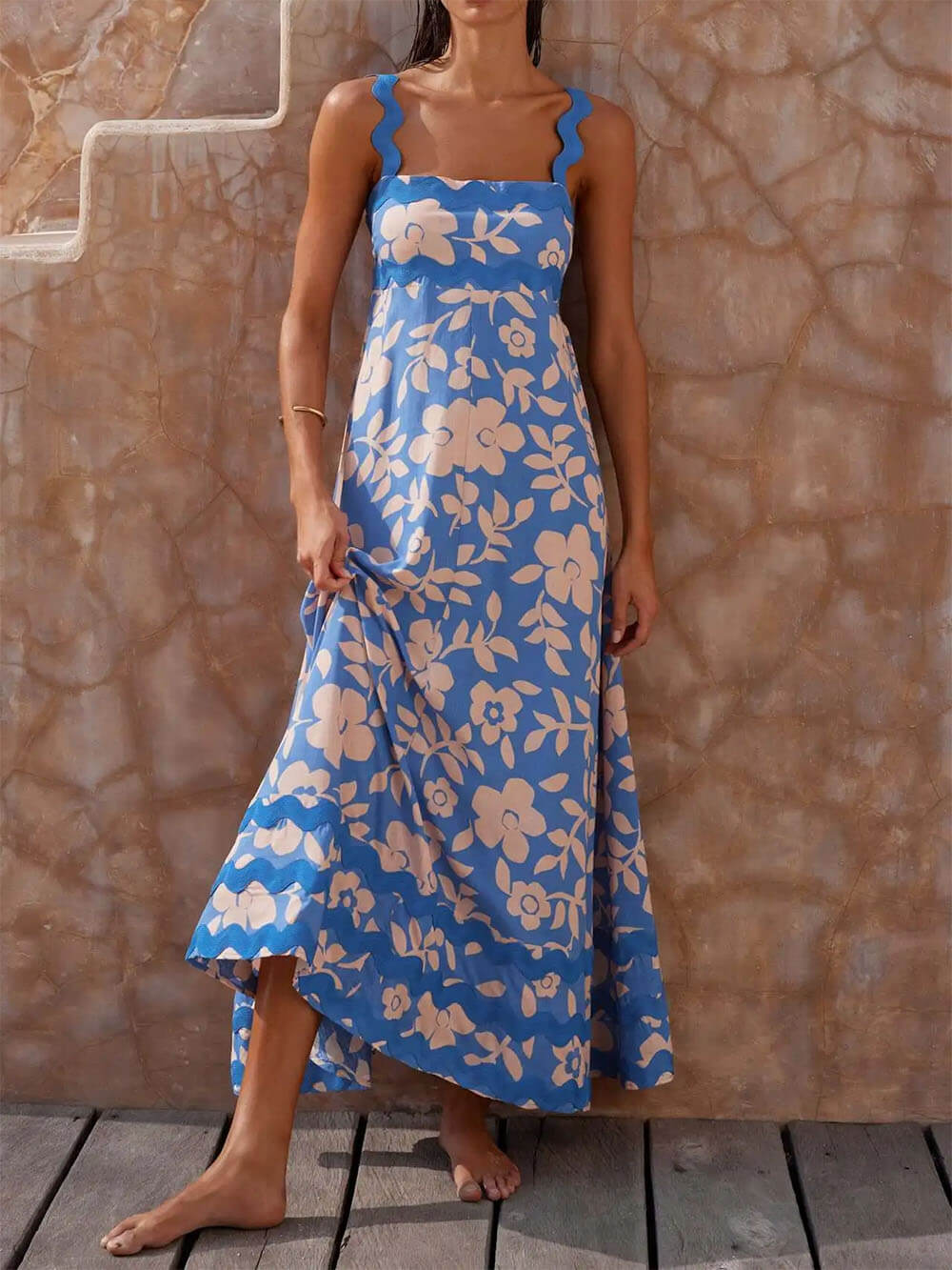 Mila - Long dress with straps and a printed square neckline