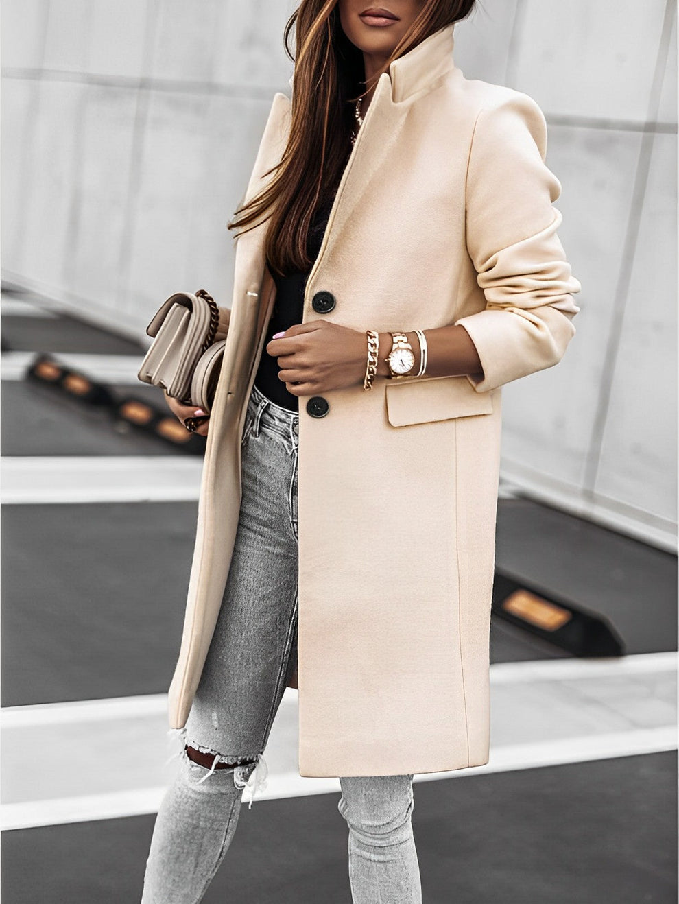 Elegant two-button coat with a classic design