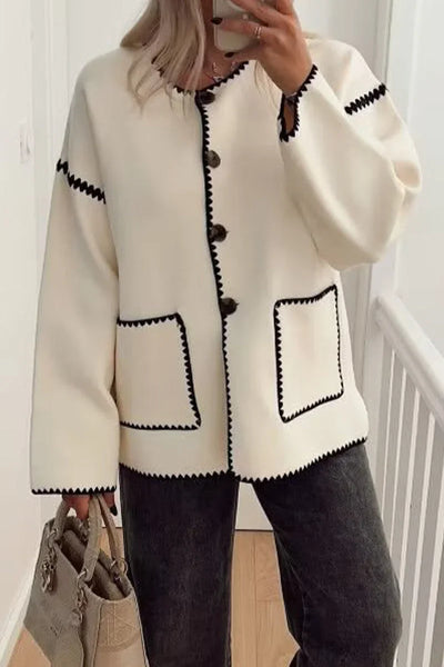 Elegant British style with pockets and round neck