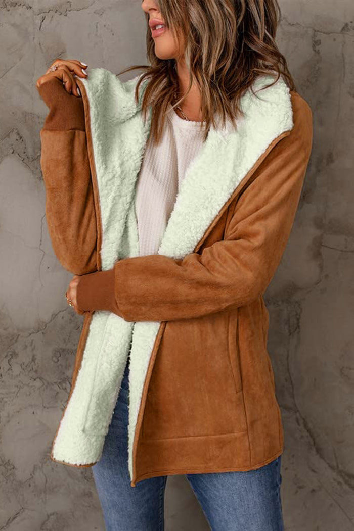 Long-sleeved thermal jacket with a classic collar for cool days