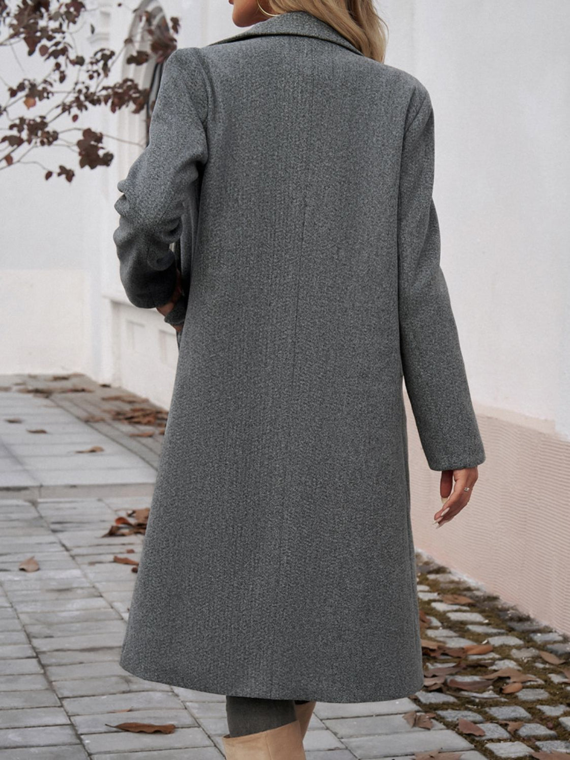 Women's long coat with pockets, collar and long sleeves
