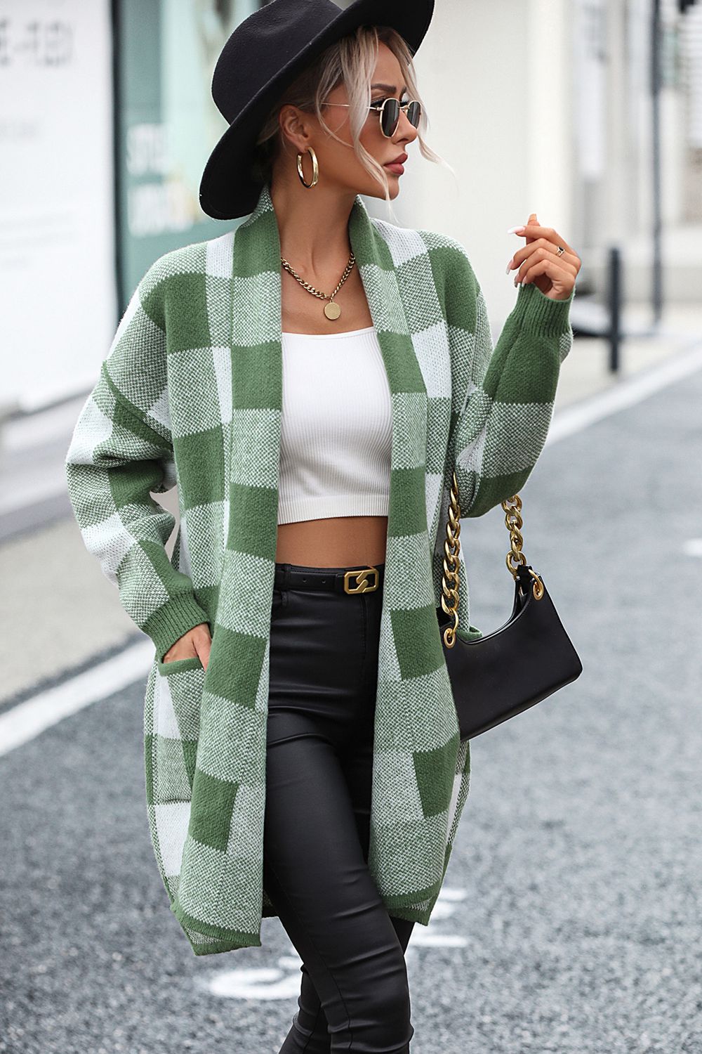 Plaid raglan cardigan: comfort and style with pockets