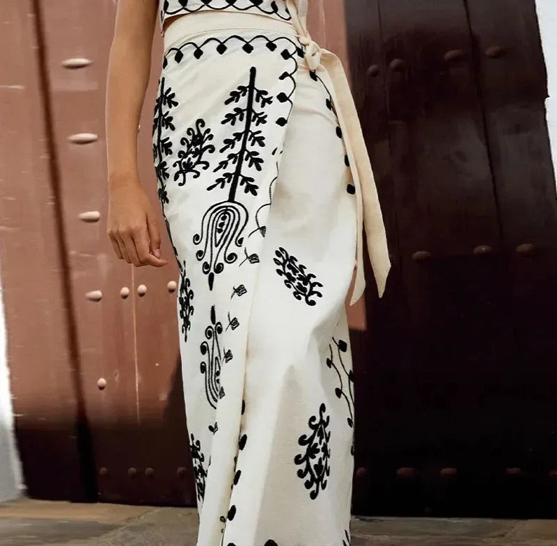 Two-piece set with sleeveless top and printed flowing skirt