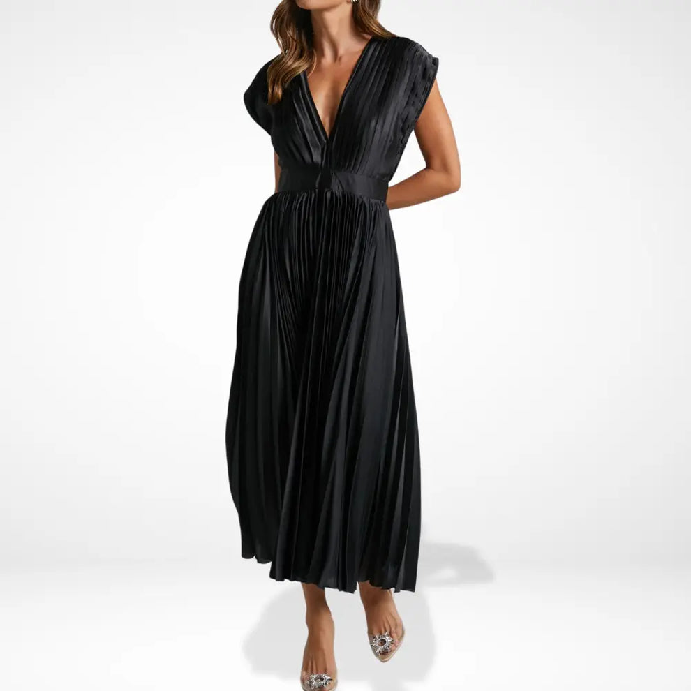 Long pleated dress with a plunging neckline and elegant style