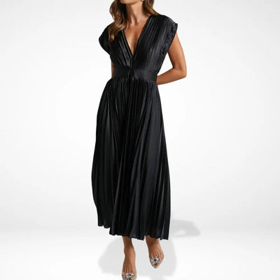 Long pleated dress with a plunging neckline and elegant style