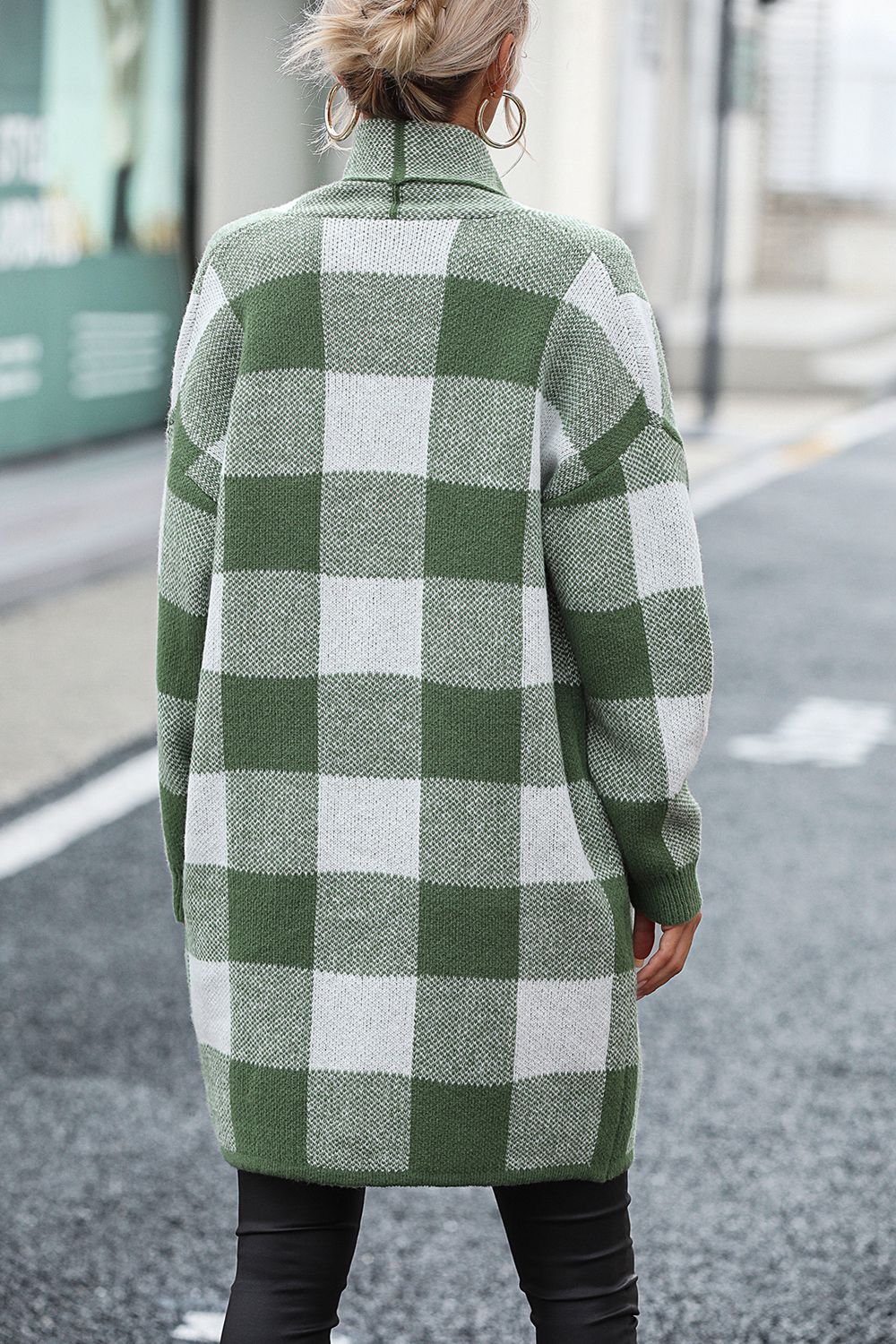 Plaid raglan cardigan: comfort and style with pockets