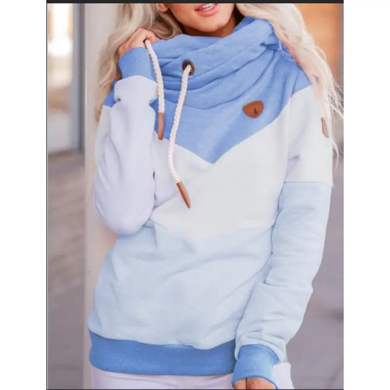 Comfortable long-sleeved hooded sweater for relaxing