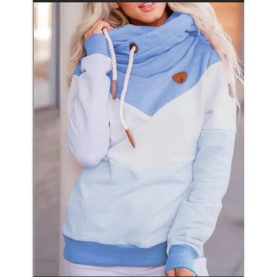 Comfortable long-sleeved hooded sweater for relaxing