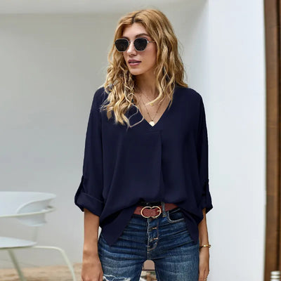Relaxed and versatile blouse: timeless style and comfort