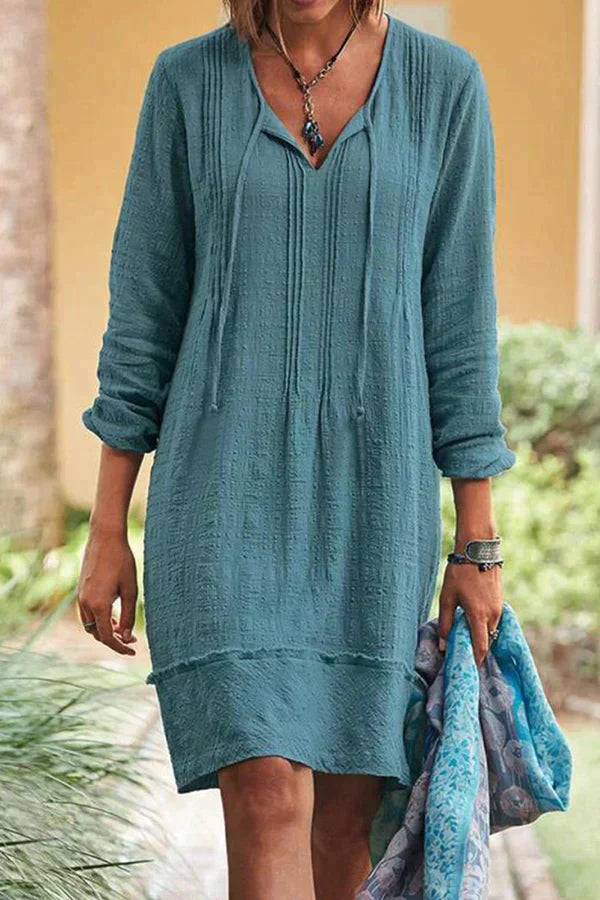 Long summer dress with an elegant design, ideal for sunny days and special occasions.