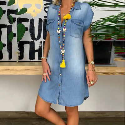 Evelyn - Sleeveless button-front mini dress in washed denim