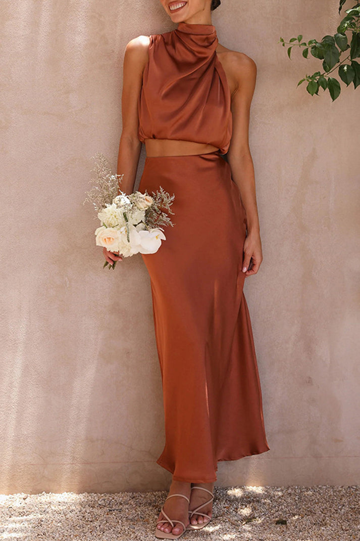 Elegant two-piece set with sleeveless top and long skirt