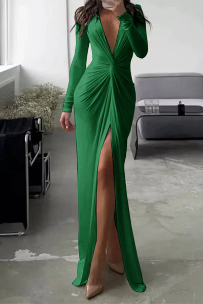 Nadia - Elegant pleated dress with long sleeves and a V-neckline
