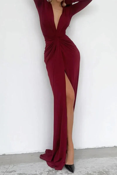 Nadia - Elegant pleated dress with long sleeves and a V-neckline