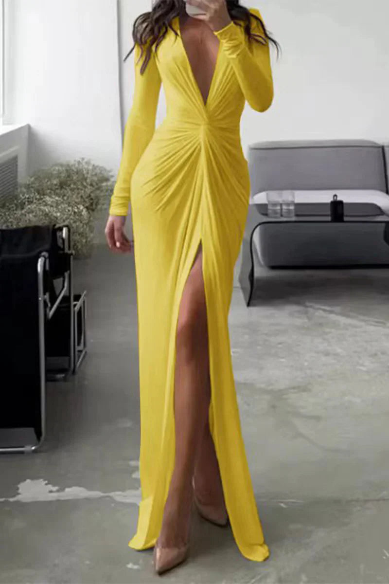 Nadia - Elegant pleated dress with long sleeves and a V-neckline