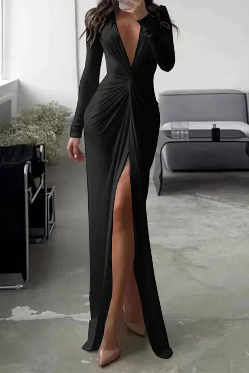 Nadia - Elegant pleated dress with long sleeves and a V-neckline
