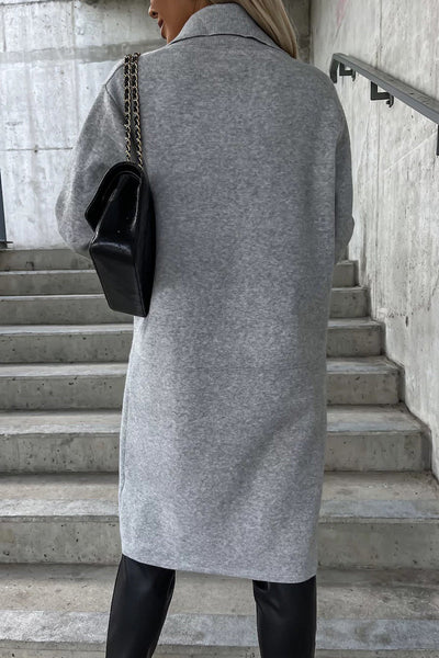 Elegant outerwear with pockets and a turn-down collar