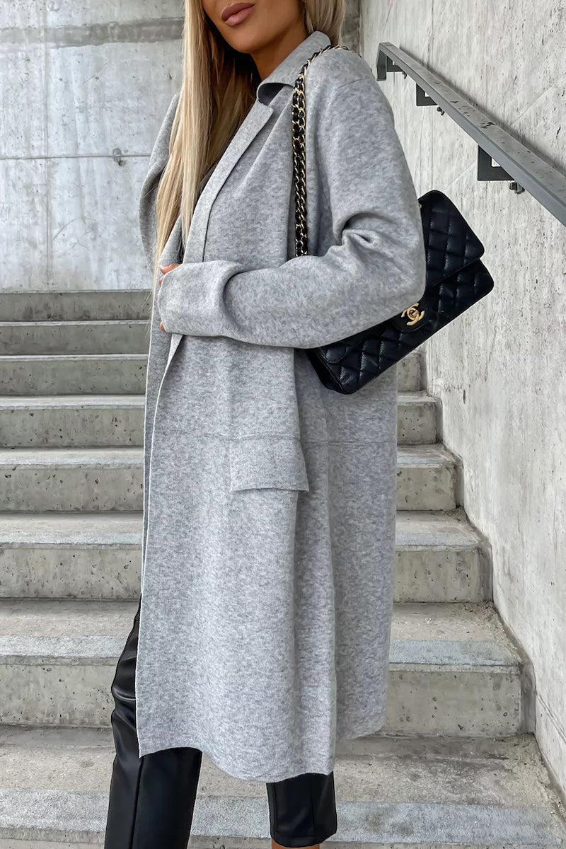 Elegant outerwear with pockets and a turn-down collar