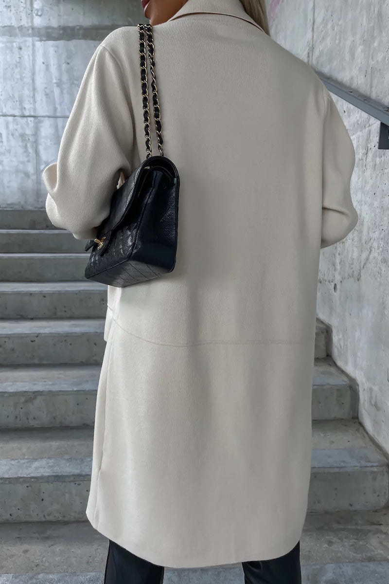 Elegant outerwear with pockets and a turn-down collar