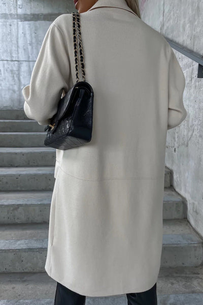 Elegant outerwear with pockets and a turn-down collar