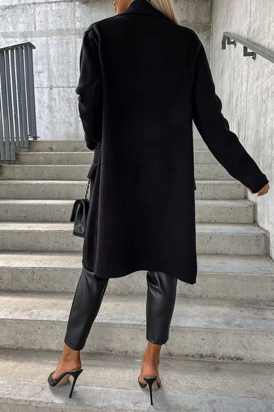 Elegant outerwear with pockets and a turn-down collar