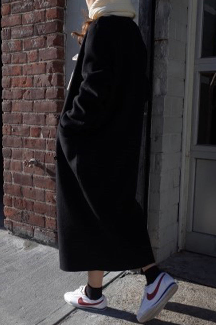 Elegant British Style Coat with Pockets and Turn-Down Collar for Modern Women