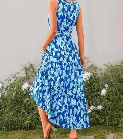 Sleeveless midi summer dress with a modern print for sunny days