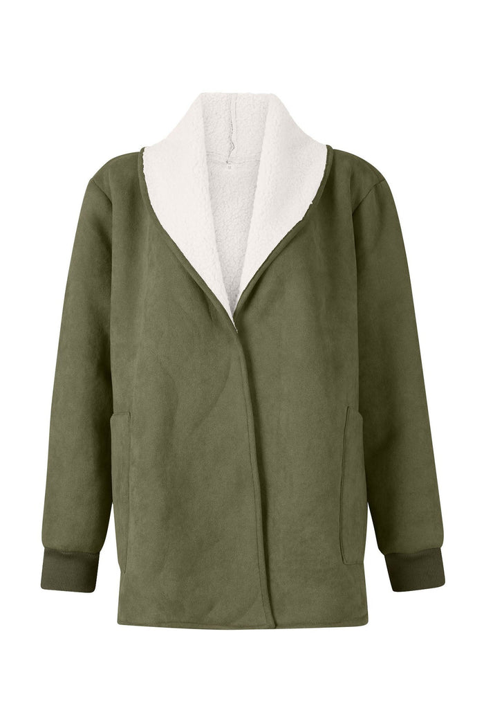 Long-sleeved thermal jacket with a classic collar for cool days