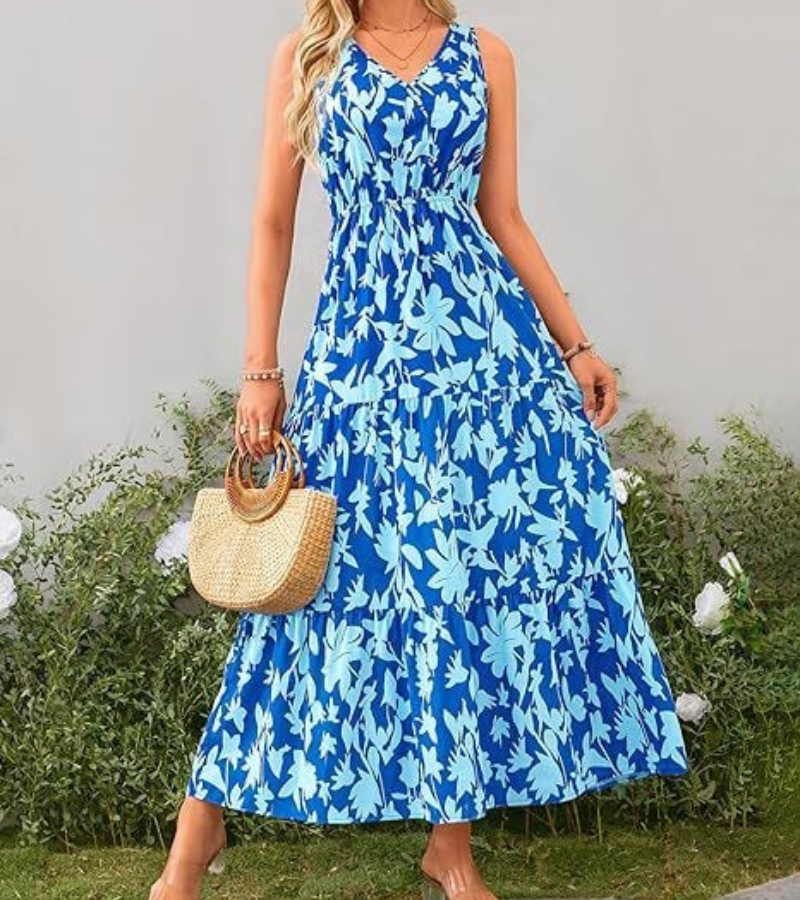 Sleeveless midi summer dress with a modern print for sunny days