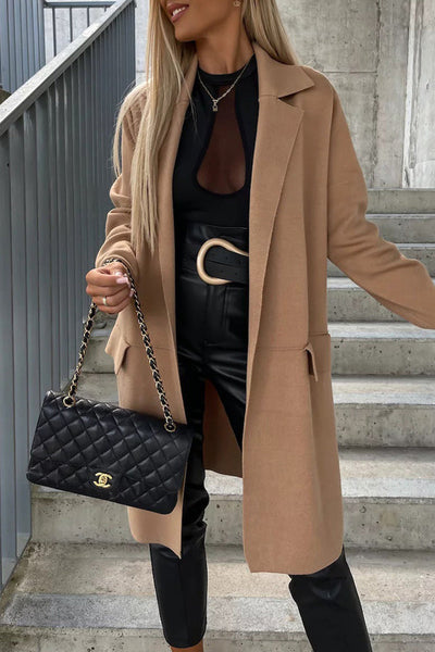 Elegant coat with pockets and a turn-down collar: the perfect style for any occasion