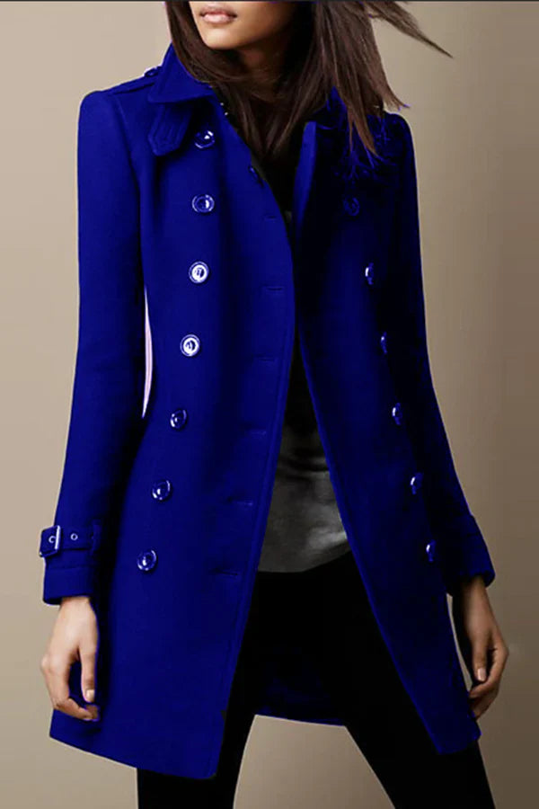 Lightweight jacket with long sleeves and elegant buttons