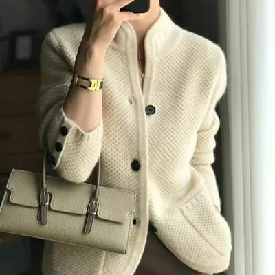 Women's warm sweater jacket: comfort and style in one
