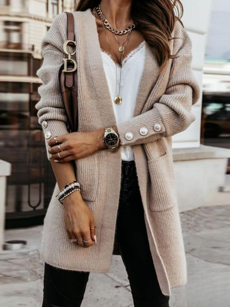 Casual knit cardigan with a cozy silhouette