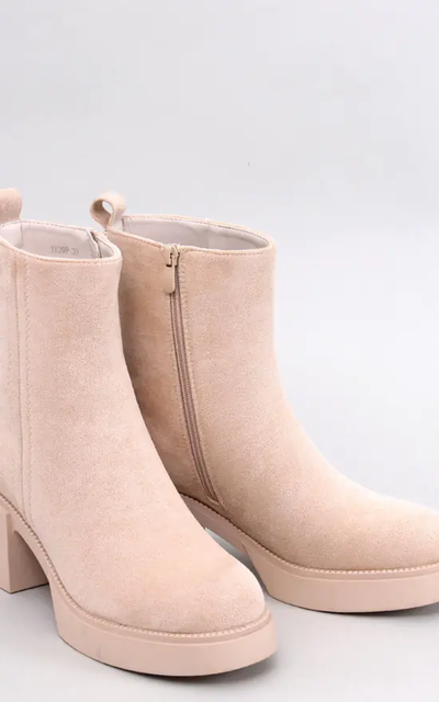 Beige ankle boots: The elegant accent for any outfit