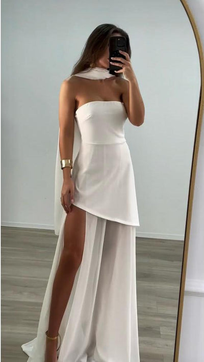 Strapless dress with elegant design and flowing double skirt