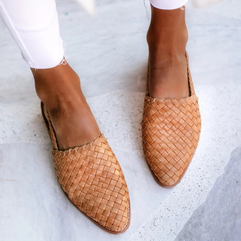 Modern women's clogs with comfortable strap for everyday use