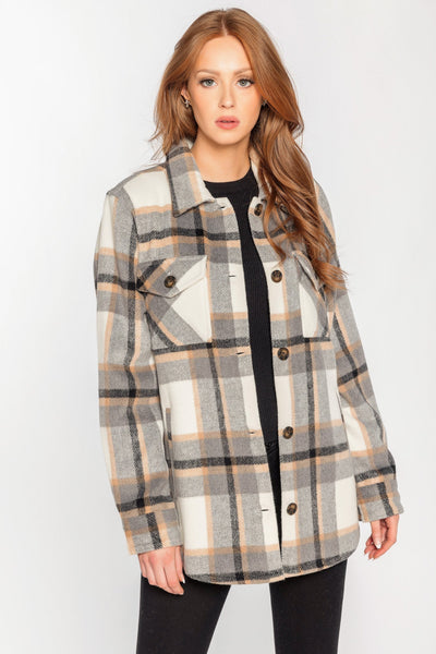 Checkered shirt jacket: comfort and style in one look