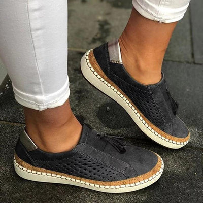Brenda - Comfortable shoes with tassel details