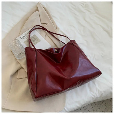 Elegant bag with sophisticated design for everyday use