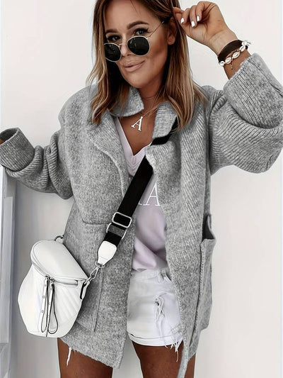 Effortless elegance: a versatile jacket for any occasion