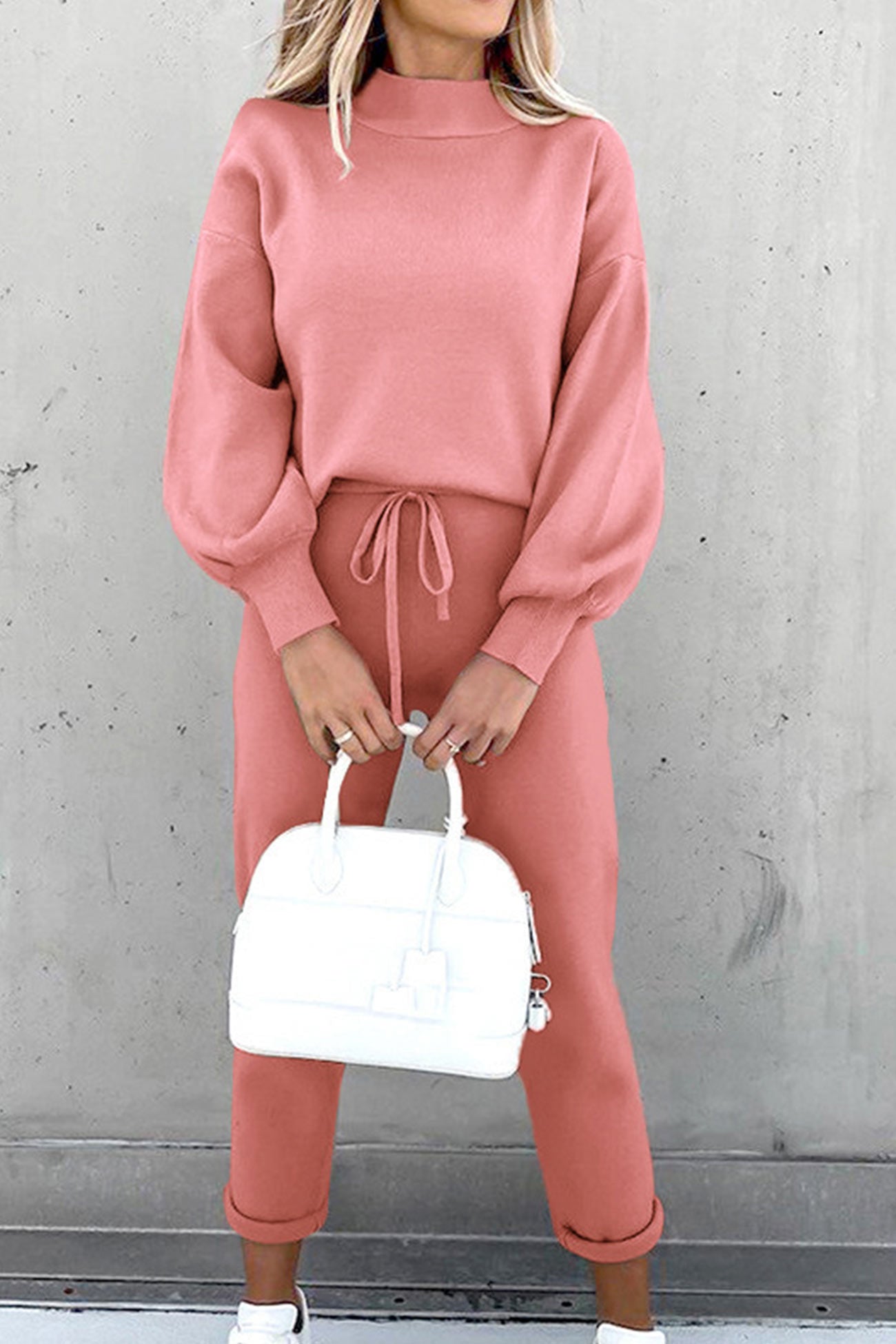 Elegant set with voluminous sleeves and high neck: comfort and elegance
