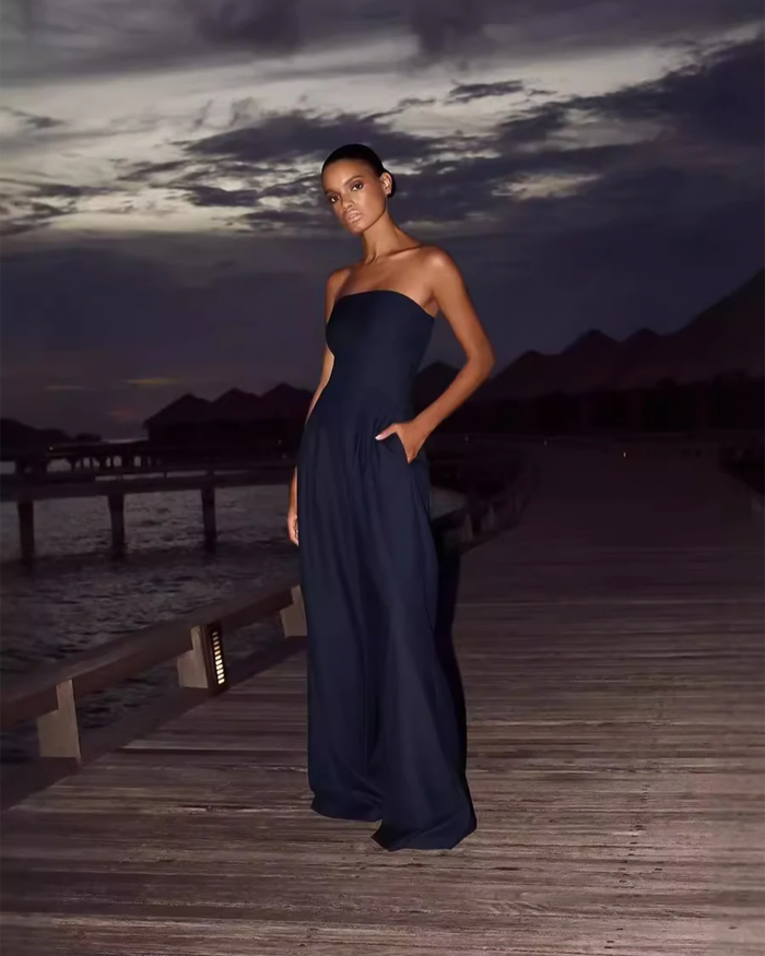 Elegant strapless evening jumpsuit with wide-legged trousers for events and parties
