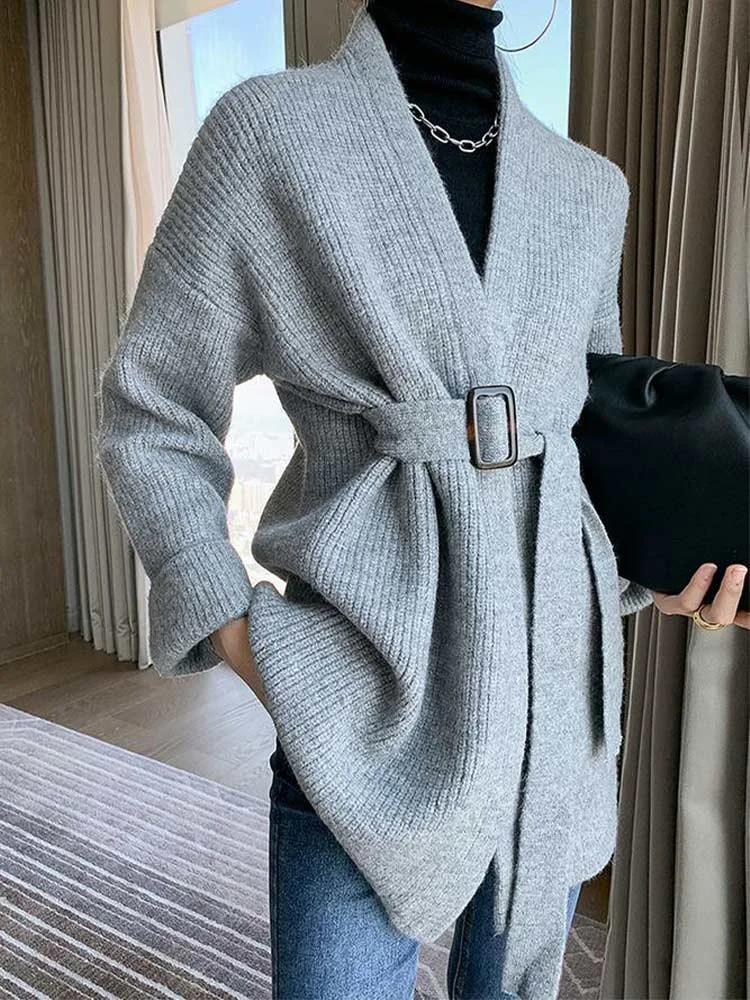 Elegant gray cardigan with a tie waist for a comfortable look