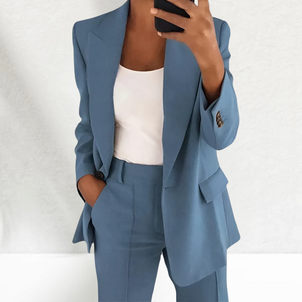 Elegant women's set with a structured blazer and wide-legged trousers