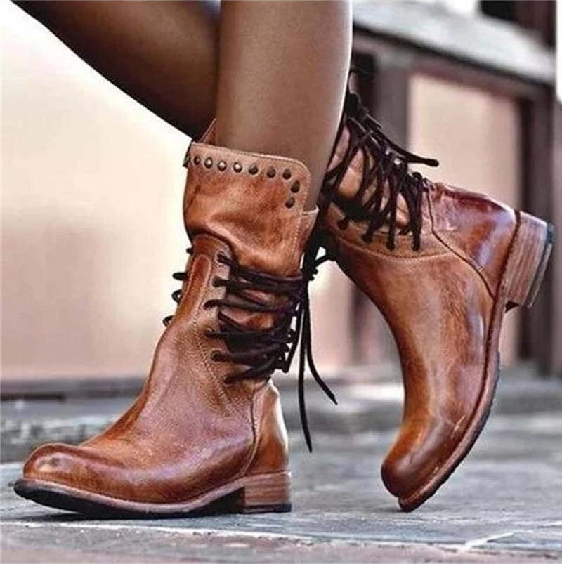 Gianna Martin boots with flat strap and studded mid-tube